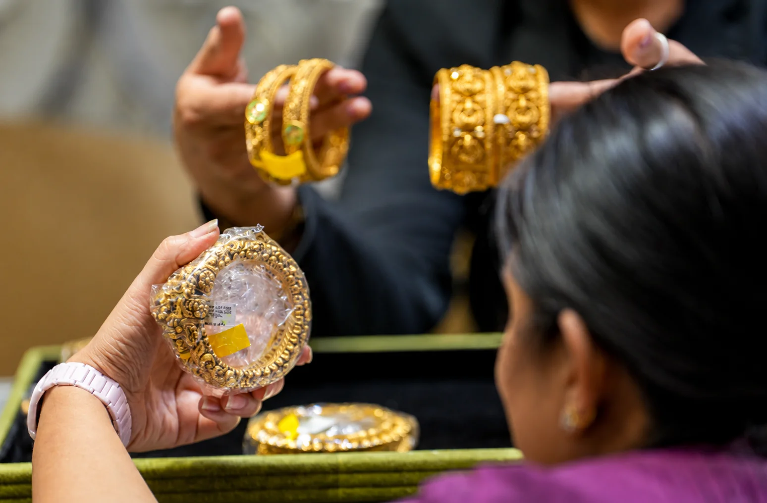 Gold, silver prices stay steady amid strengthening rupee