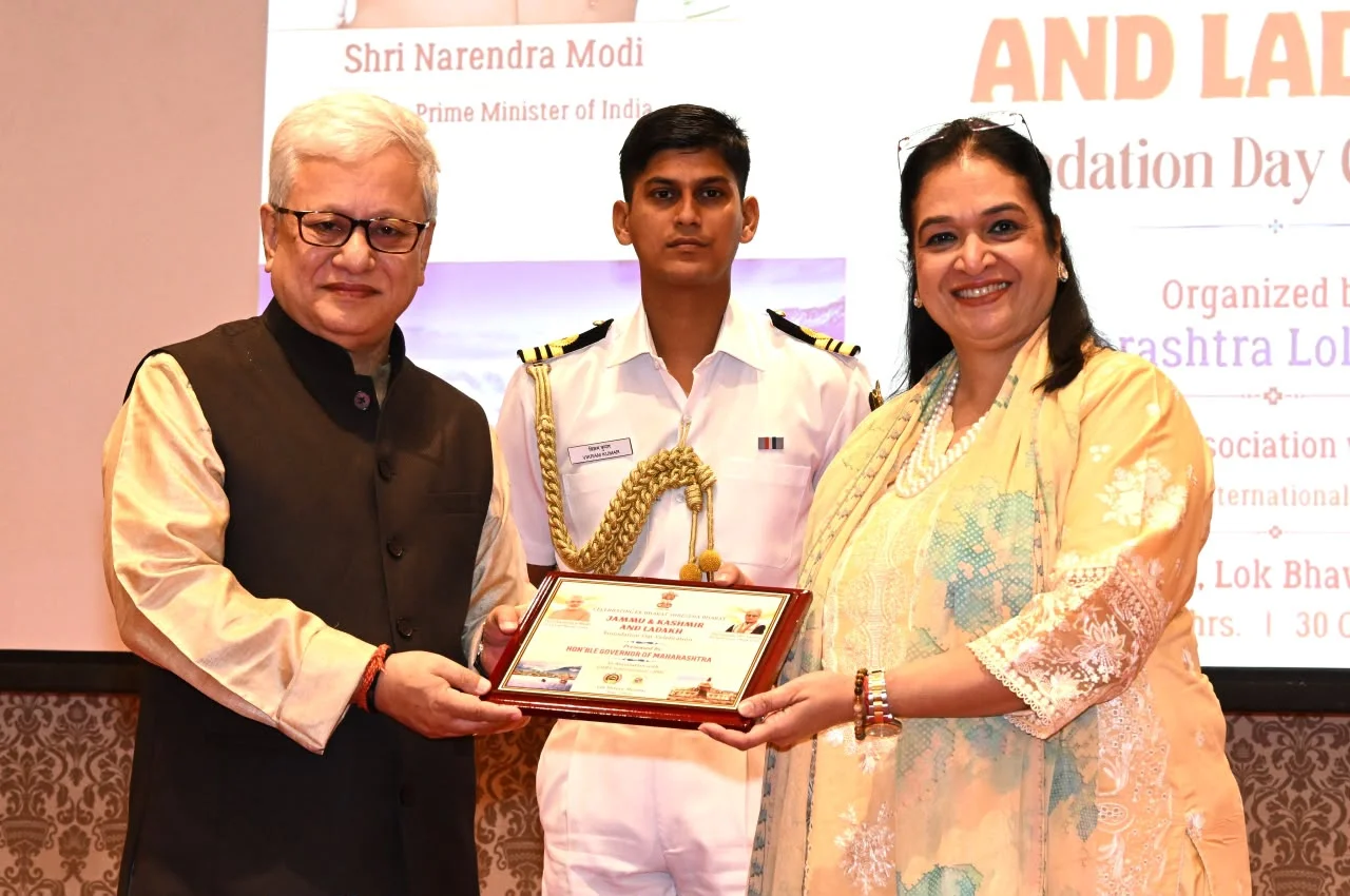 Maharashtra Governor honours J&K’s noted textile designer-cum-entrepreneur Varuna Anand
