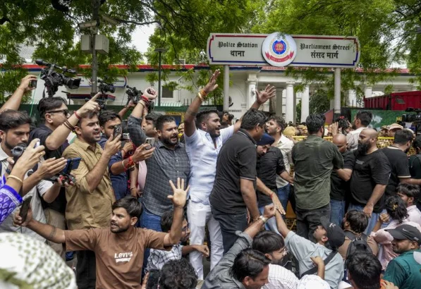 Delhi: Protest outside Parliament Street police station over sexual harassment of journalists