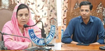 Sakeena Itoo conducts extensive tour of South Kashmir districts, reviews situation following incessant rainfall