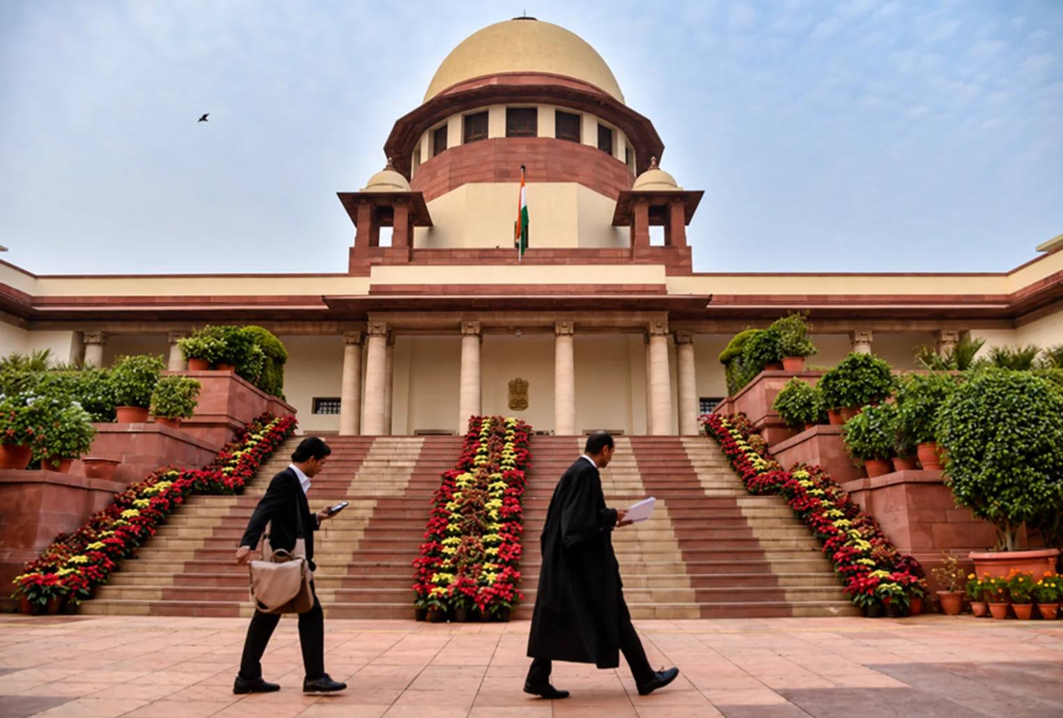 SCBA asks advocates to wear white ribbons on Tues over 'manhandling' of lawyers by police