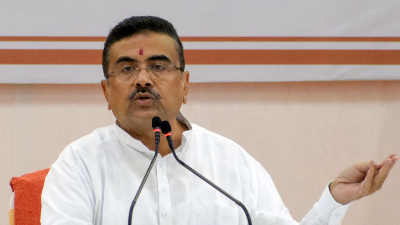 Students should be kept away from vices like cockroaches: Bengal CM in dig at CJP