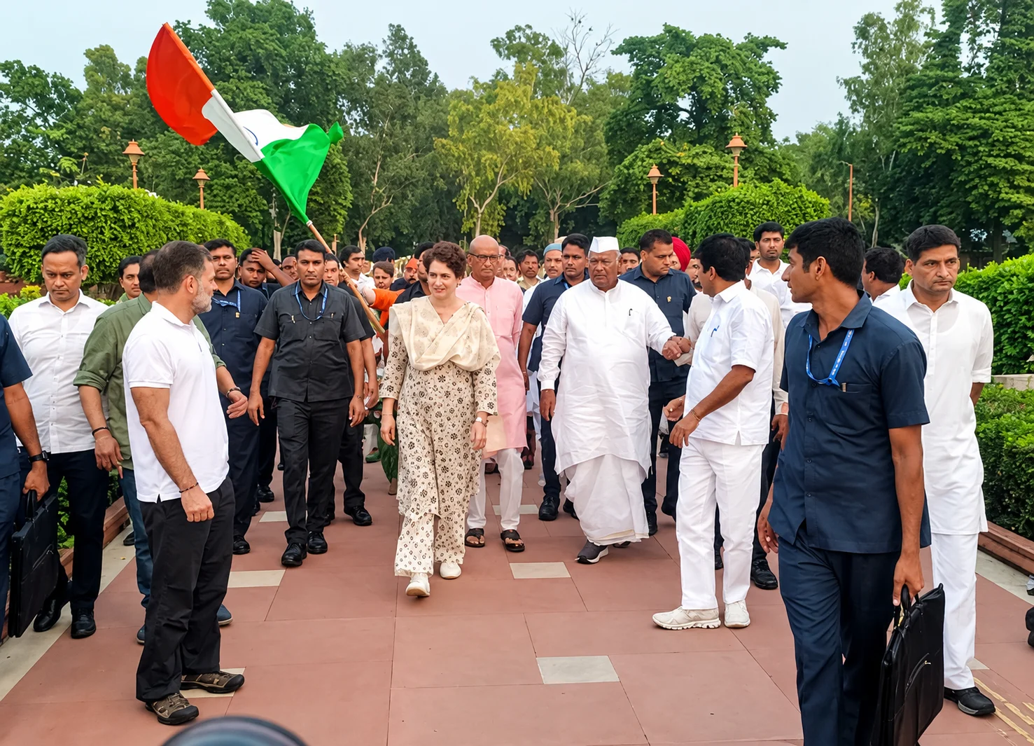 Opposition Leaders Offer Prayers at Rajghat, Vow to Continue Protest Against CEC Over ‘Vote Chori’