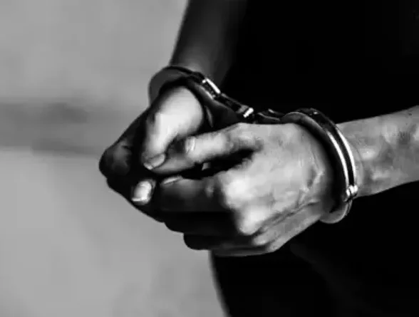 J&K: Man Booked in Pulwama for Impersonating Government Official, Cheating People of ₹28 Lakh