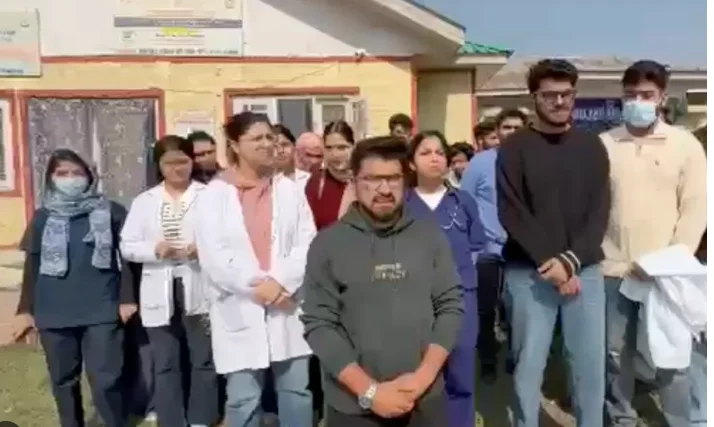 J-K Medical Interns Resume Protest, Accuse Government Of Failing To Honour Assurance