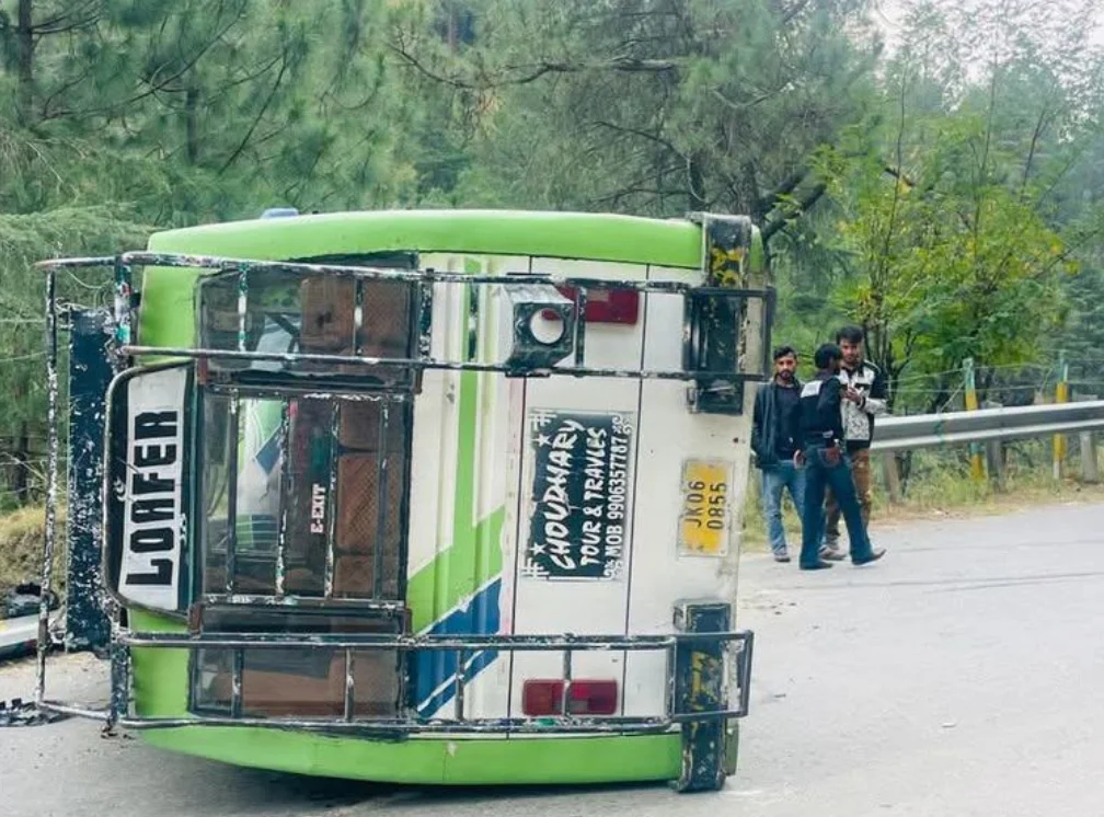 Four Injured, Including Two Women, as Vehicle Overturns in Doda