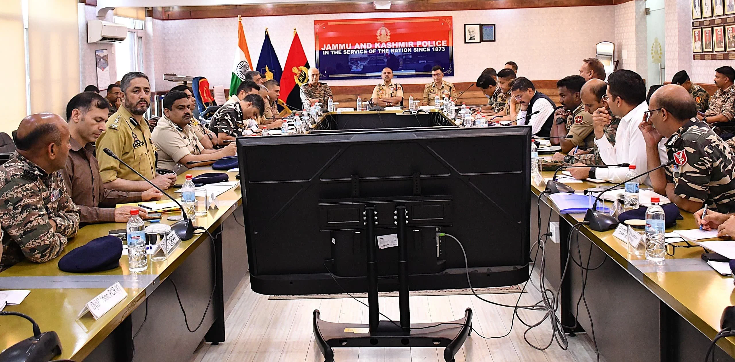 DGP Prabhat Reviews Security for Shri Amarnathji Yatra with All Central Forces