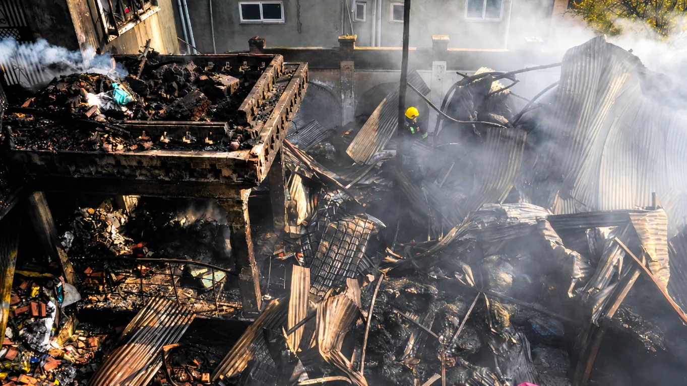 Goods worth lakhs gutted in fire in Srinagar’s Karan Nagar https://earthnews.in/goods-worth-lakhs-gutted-in-fire-in-srinagars-karan-nagar/