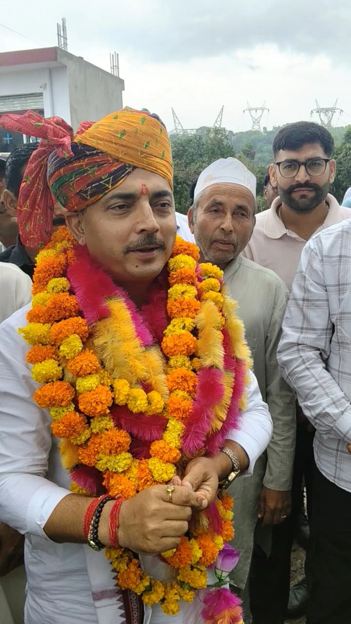Pathania Inaugurates Two Road Projects Amidst Enthusiastic Welcome in Udhampur East