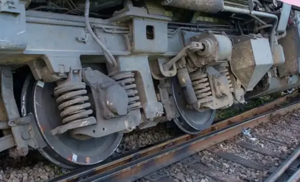 Five Killed, 30 Injured as Rehman Baba Express Derails in Pakistan