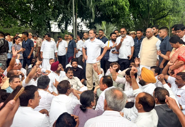 Rahul, Kharge hold protest sit-in outside PM’s house, demand resignation; MoS Jitendra Singh meets LoP