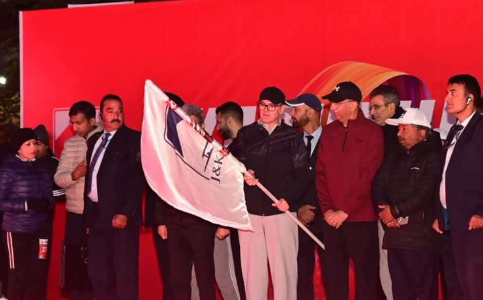 CM Omar Abdullah Flags Off 3rd Kashmir Marathon With ₹3.17 Crore Prize Pool