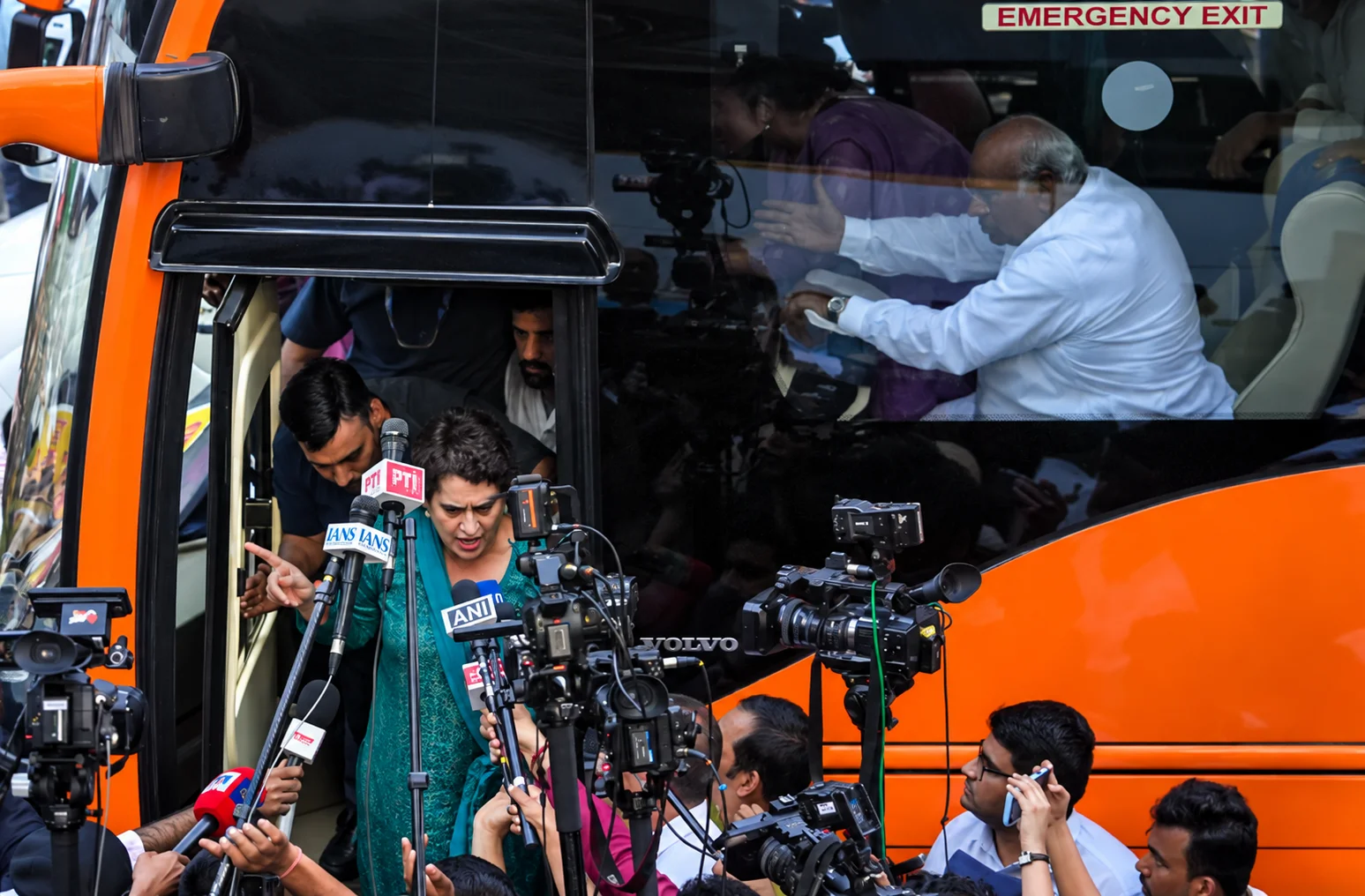 Rahul, Priyanka, other MPs detained after being forcibly removed from protest site