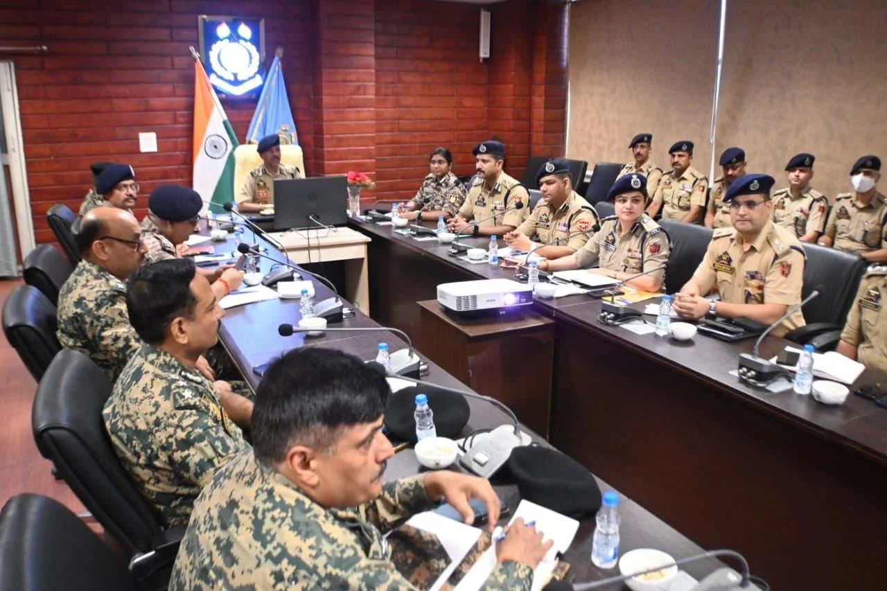 DGP Nalin reviews border protection grid along Jammu region