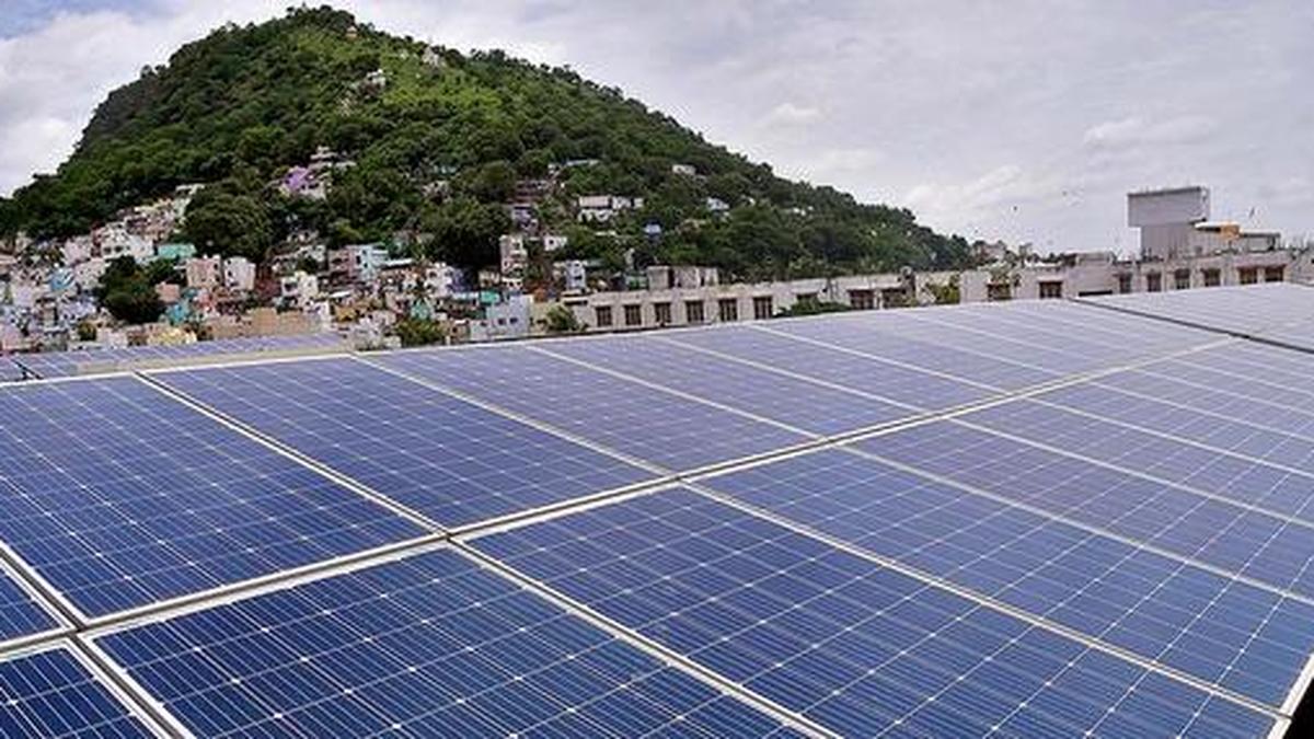 Axis Energy bags EPC contract for 552 MWp solar project in Anantapur; commissioning in 18 months