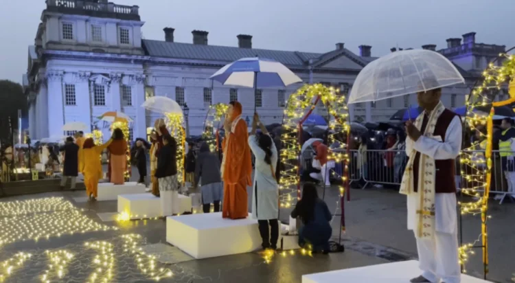 Thousands gather for historic first Ganga aarti on River Thames in UK