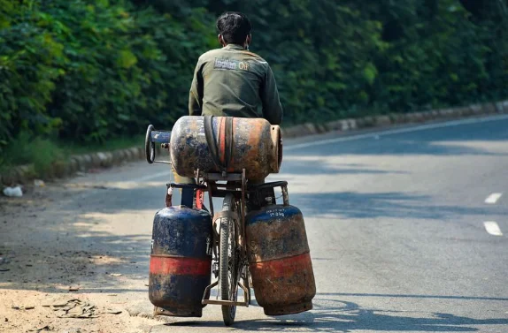 ATF Prices Rise 5.46%, Commercial LPG Hiked by Rs 9.50 per Cylinder