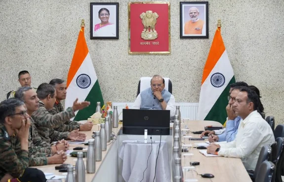 LG Saxena Reviews Landslide, Rockfall Preparedness in Ladakh; Orders Safety Audit of Vulnerable Roads