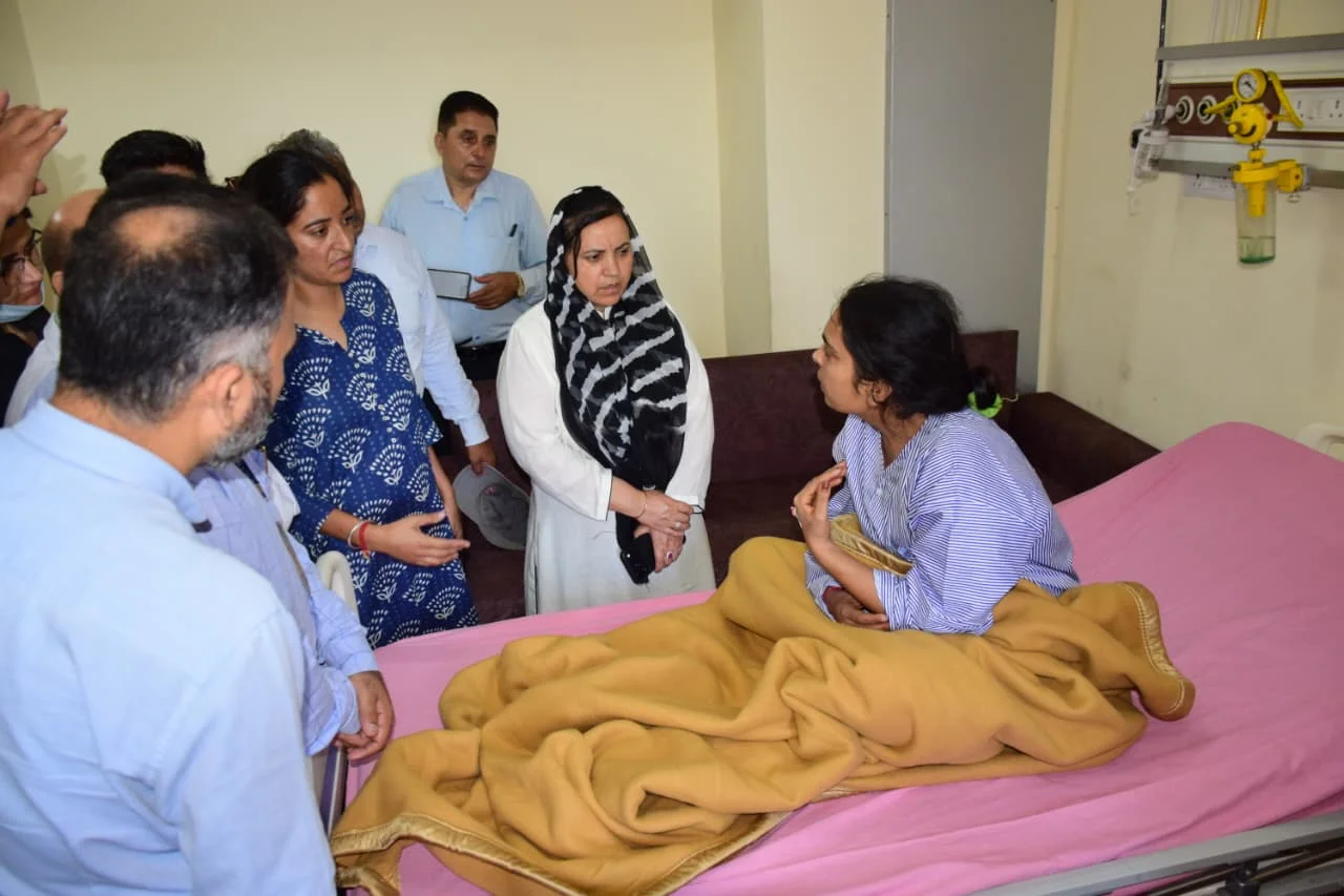 Minister Sakeena Itoo visits GMC Jammu to enquire about well being of injured girls