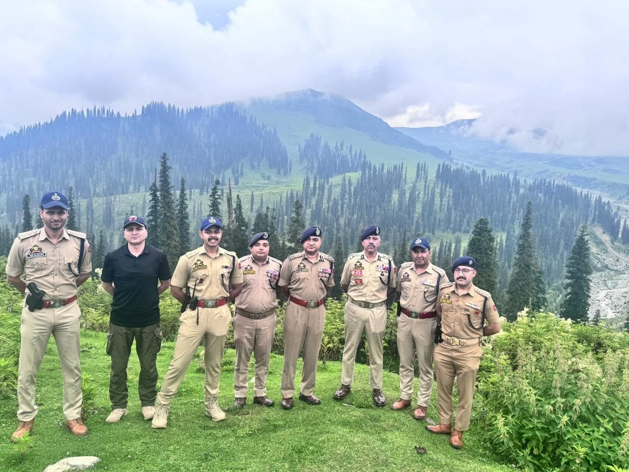 DGP Nalin Prabhat Reviews Security Preparedness at Pir Panjal TOBs