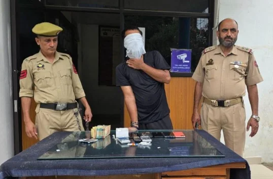 Three Drug Peddlers Arrested in Jammu; Heroin, Cash and Other Items Seize