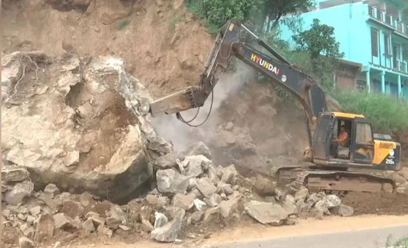 BRO Clears Landslides On Rajouri-Poonch NH-144, Works Round-The-Clock To Restore Connectivity