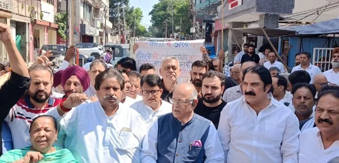 JKPCC Chief Leads Anti-BJP Protest in Jammu Over Poster Linking Gandhi, Akhilesh With Militancy
