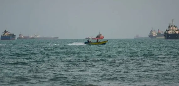 Iran Claims Strike on US Vessel in Strait of Hormuz as Fighting Escalates