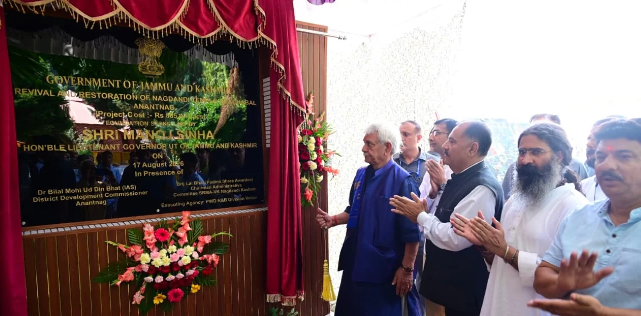 LG Sinha visits Shri Ramakrishna Mahasammelan Ashram Anantnag; lays foundation stone for initiatives