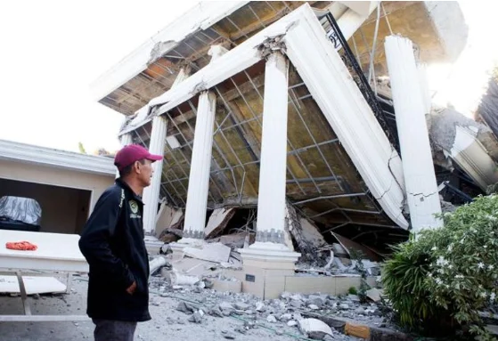 Indonesia Quake Death Toll Rises to 54 as Thousands Await Aid on Independence Day